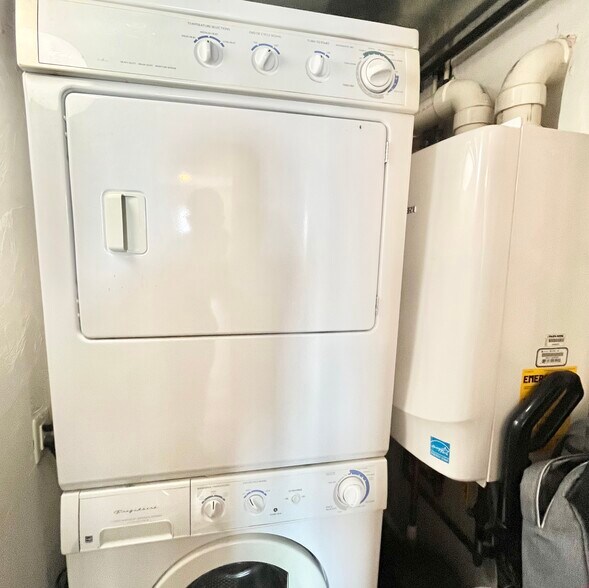 Building Photo - 107 Fisher Ave