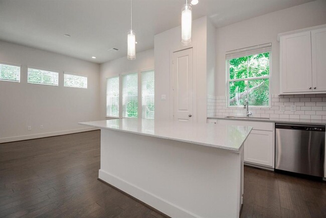 Building Photo - 6013 Cypress St