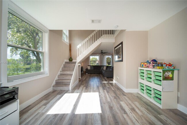 Building Photo - 754 NW 154th Ave