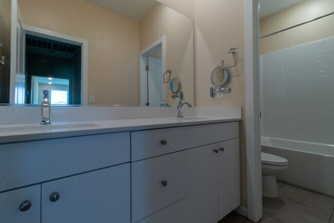 Building Photo - 544 Ruby Mesa Ave