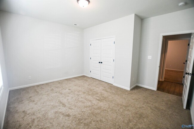 Building Photo - 163 Kingswood Dr