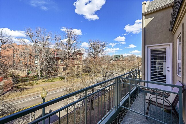 Building Photo - $3,150.00 - 2 Beds, 2.5 Baths, Apartment i...