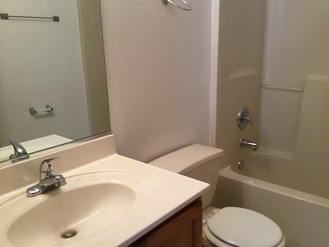Building Photo - 2122 Willow Lakes Dr