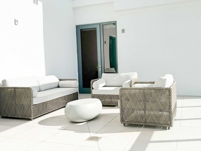 Building Photo - 239 SW 9th St