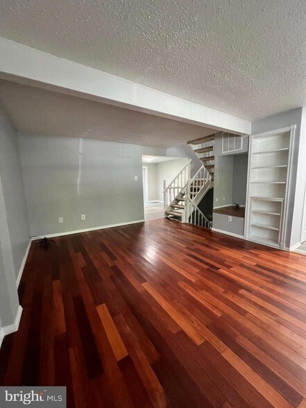 Building Photo - 8156 Dark Den Cir