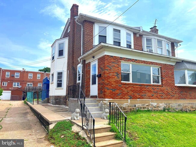 Building Photo - 2241 Knorr St