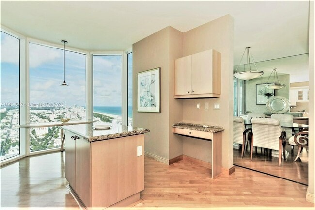 Building Photo - 300 South Pointe Dr