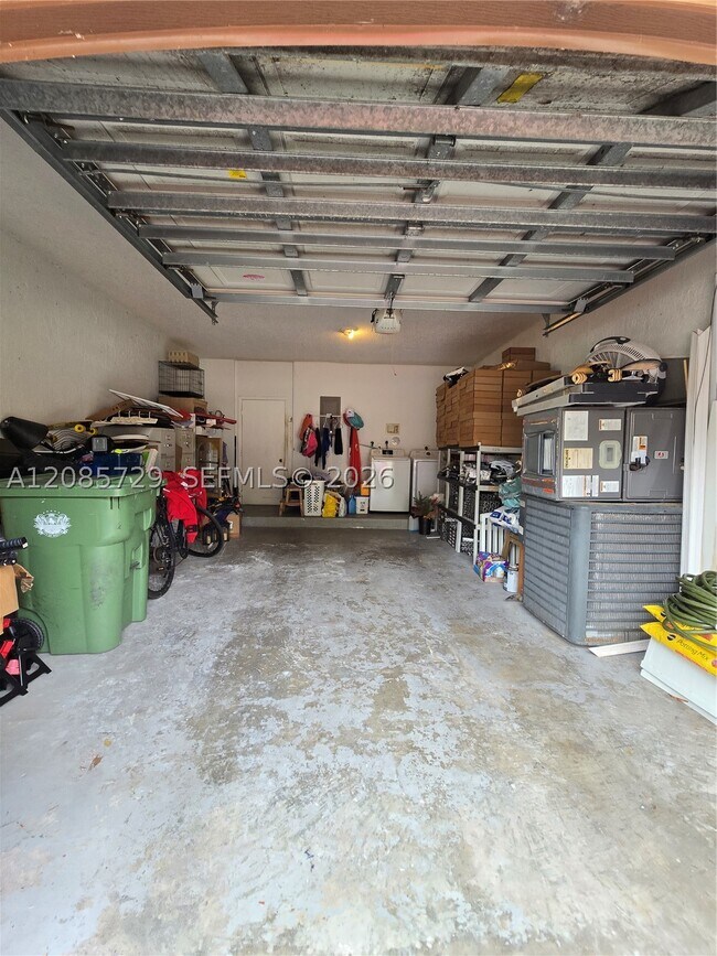 Building Photo - 1303 Presidio Dr