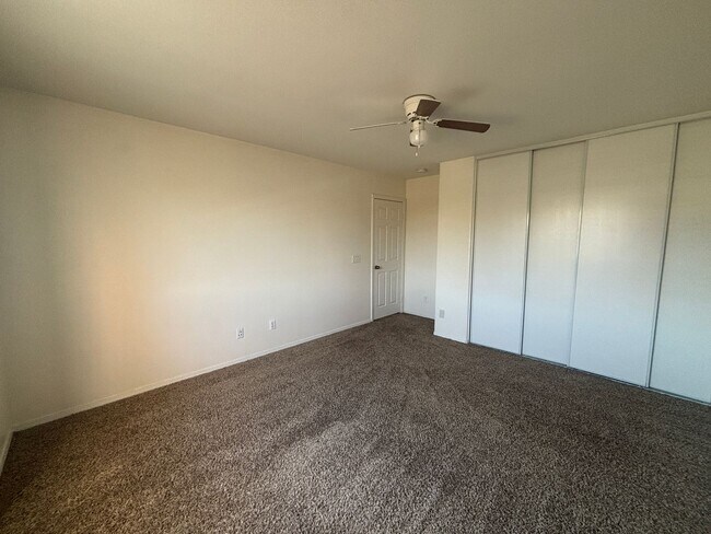 Building Photo - 44321 Sunmist Ct
