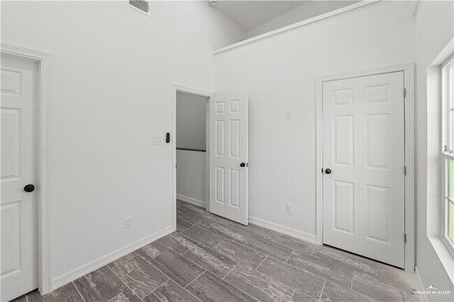 Building Photo - 1409 Karen Dr