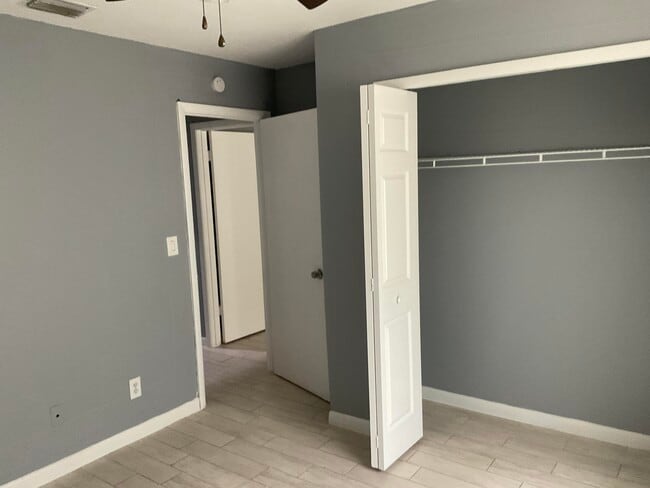 Building Photo - 214 Sparrow Dr