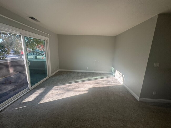 Building Photo - Charming top-level 2-bedroom, 1-bath condo in a highly desirable gated community.