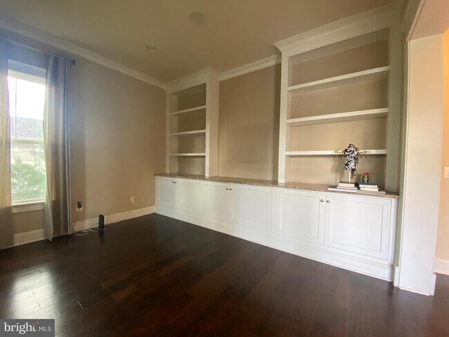 Building Photo - 2163 Potomac River Blvd