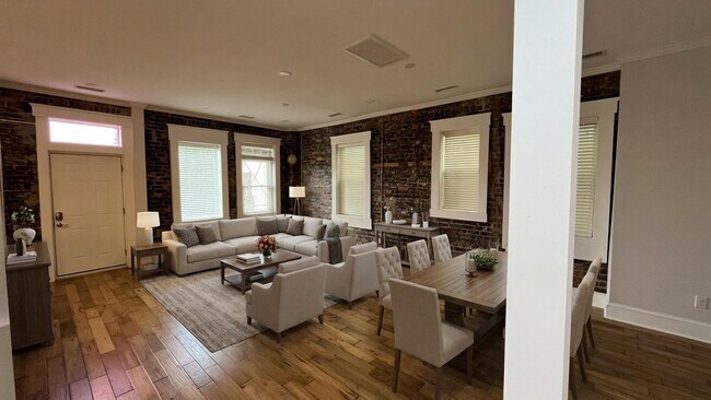 Building Photo - 703 N 4th St