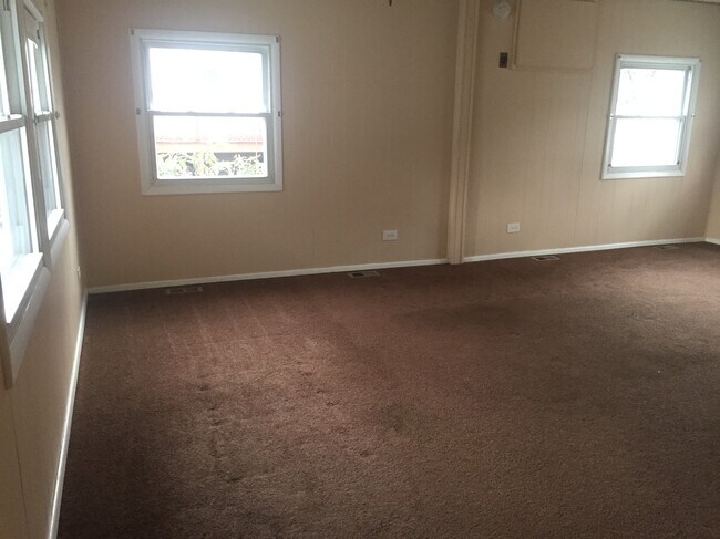 Building Photo - 5743 Sullivan Trail