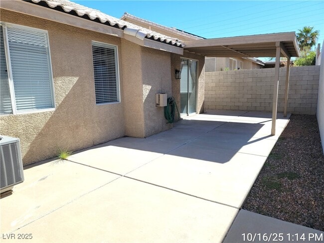 Building Photo - 201 Crown Imperial St