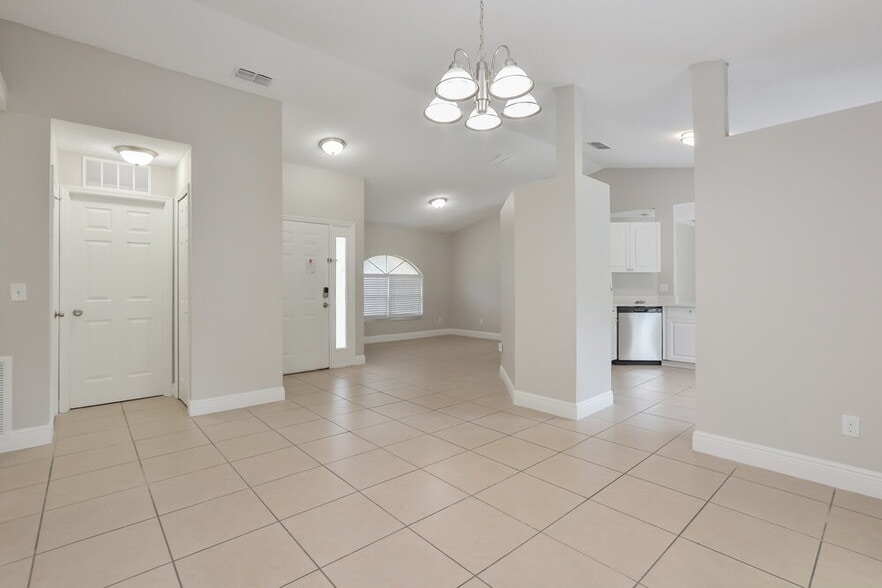 Building Photo - 5176 Heatherstone Ct