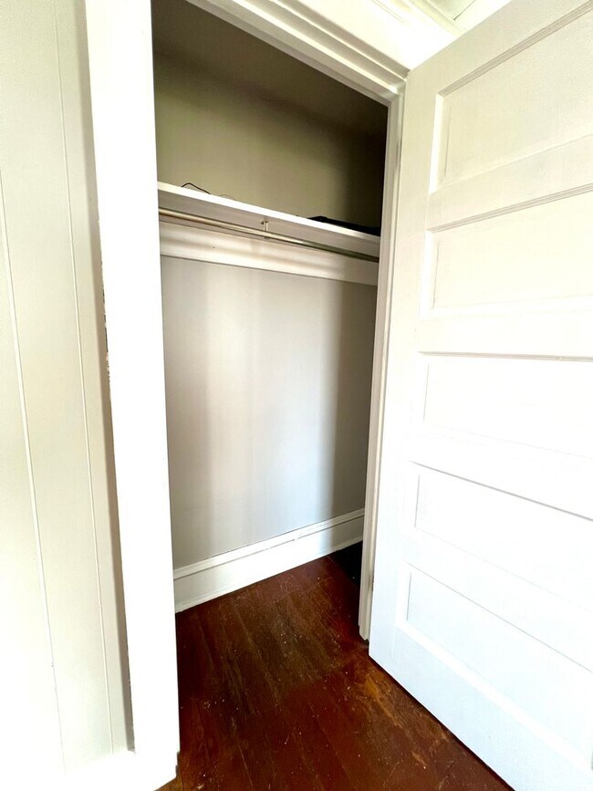 Building Photo - Spacious 3BR Home with Large Yard, Private Driveway & Storage