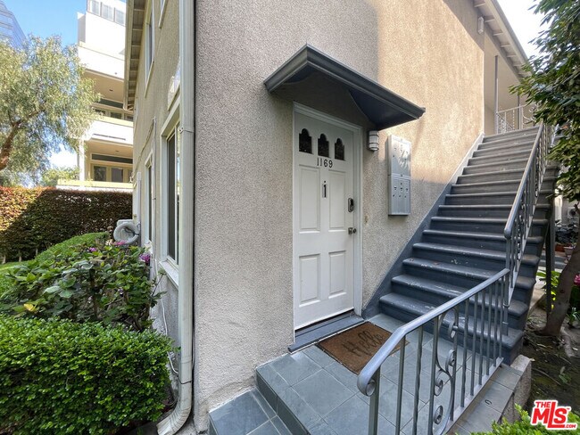 Building Photo - 1169 Amherst Ave