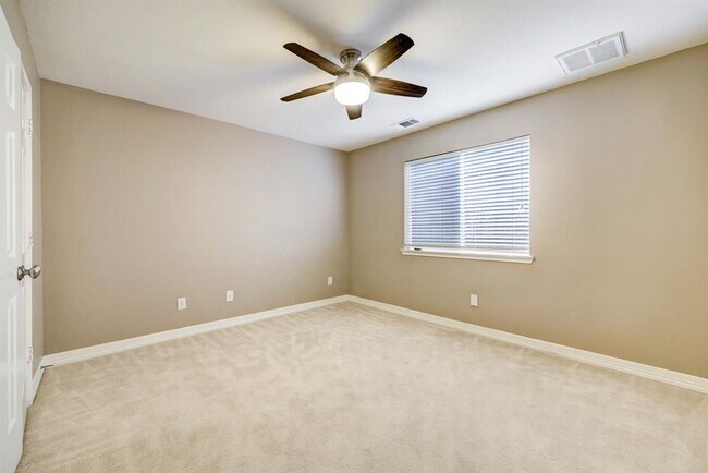 Building Photo - 5314 Blossom St