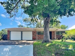 Building Photo - 605 Thompson Dr