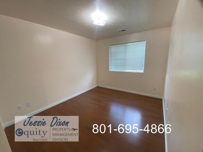 Building Photo - 404 325 N St