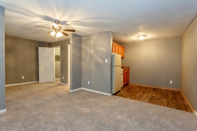 Building Photo - 5400-5600 E 84th Ter- Emerald