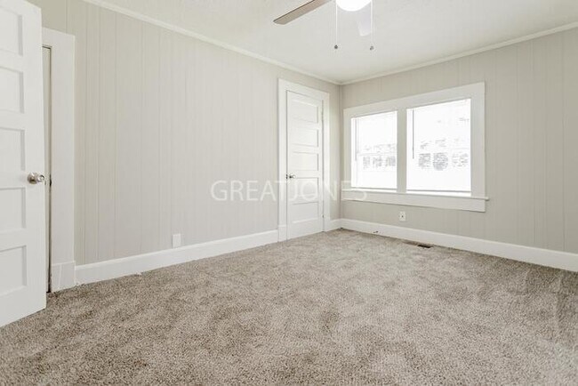 Building Photo - NOW OFFERING 1/2 MONTH FREE IF LEASE SIGNE...