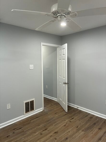 Building Photo - 3829 Northview Dr