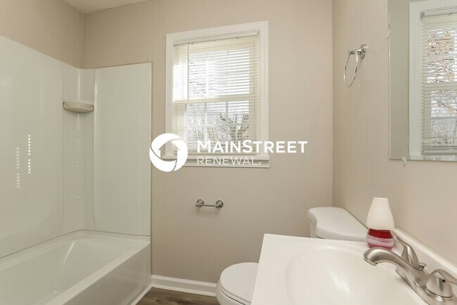 Building Photo - 3 Bedroom Pet-Friendly Home in Gallatin, TN with Main Street Renewal