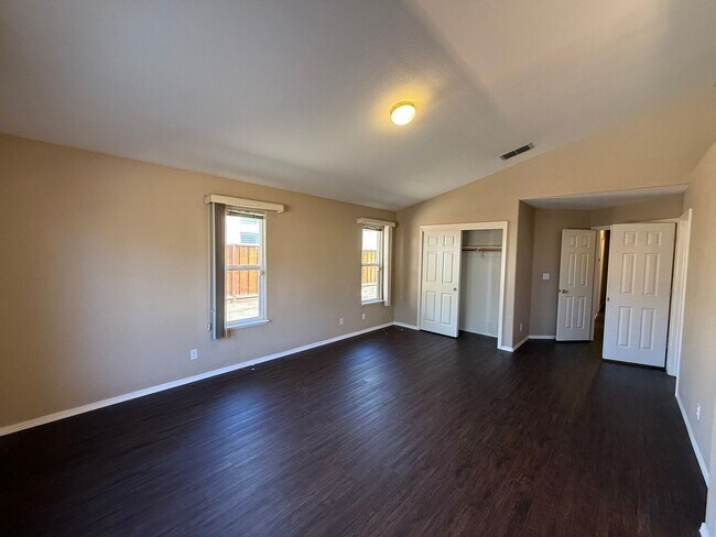 Building Photo - Single Story 4-bedroom home in Sylvan Scho...
