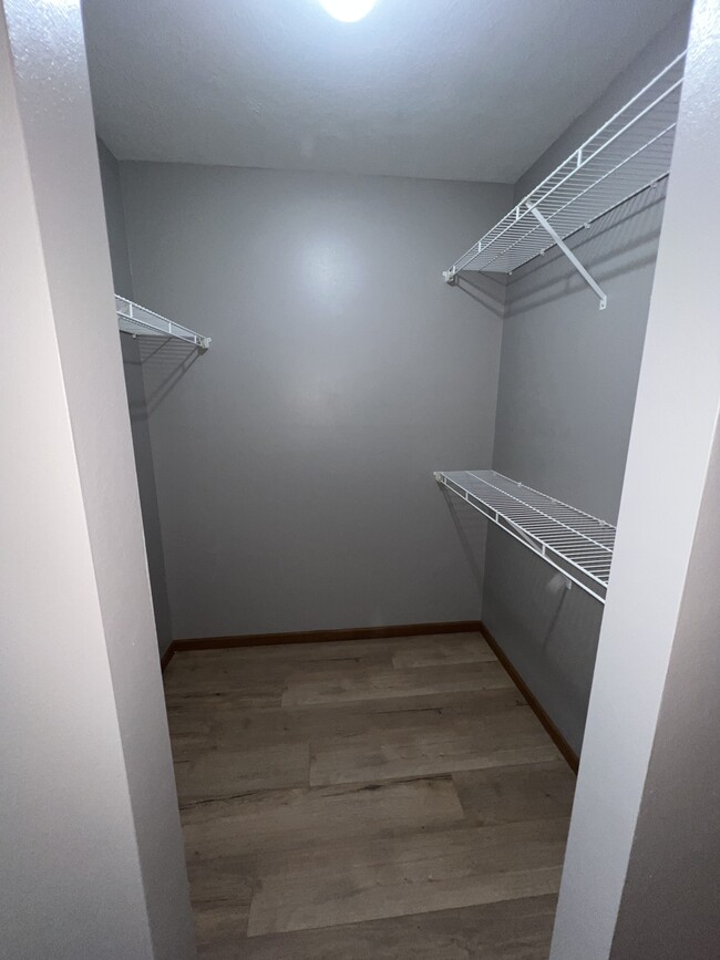 Walk-in Closet - 7305 Wallingford Way