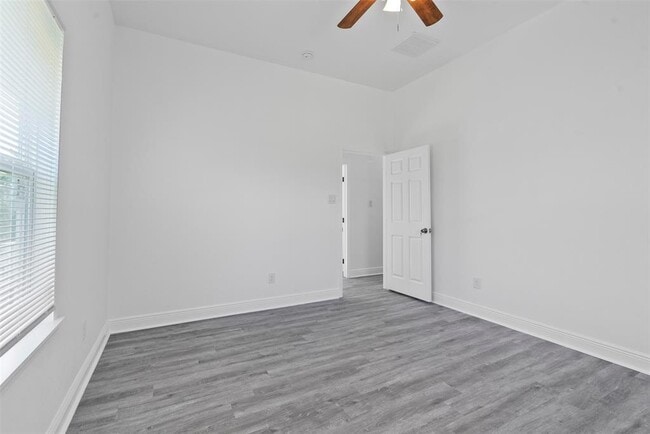 Building Photo - 4620 N Railroad Ave