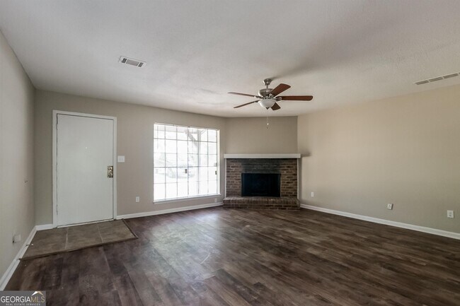 Building Photo - 170 Peachtree Dr