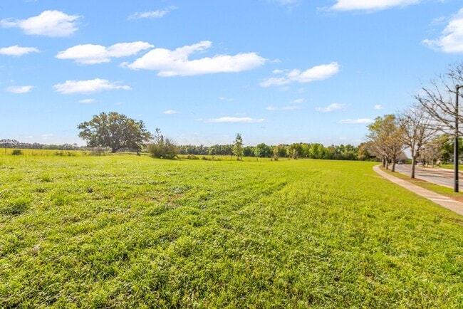 Building Photo - Great Southwood Home