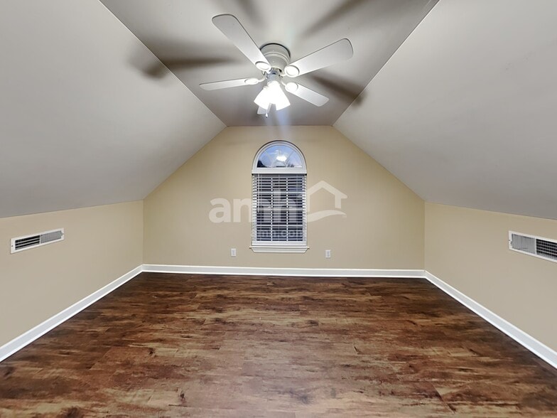 Building Photo - 1707 Arrowhead Dr