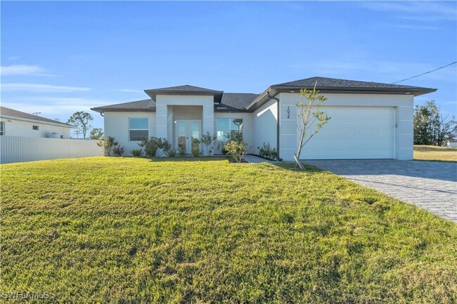 Primary Photo - 1034 Chiquita Blvd N