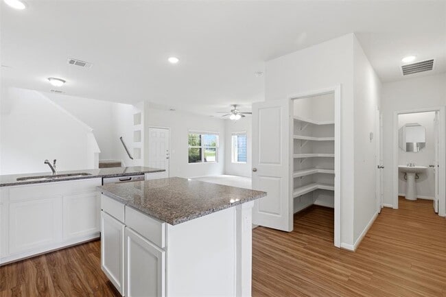 Building Photo - 141 Everglades Dr