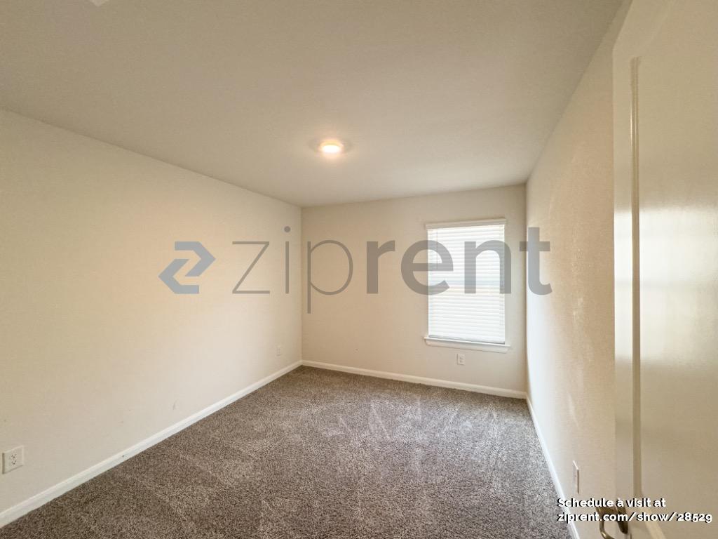Building Photo - 712 Smokey Trail