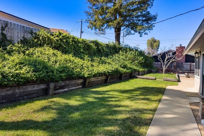 Building Photo - 191 Del Sur Way