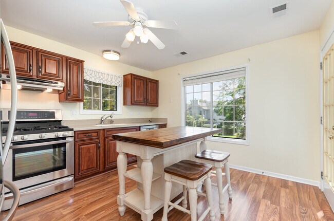 Building Photo - 353 Pembroke Ct