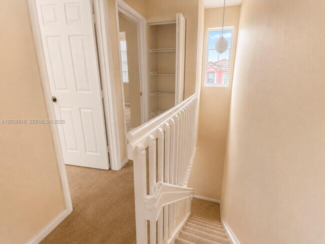 Building Photo - 641 E Mowry Ct
