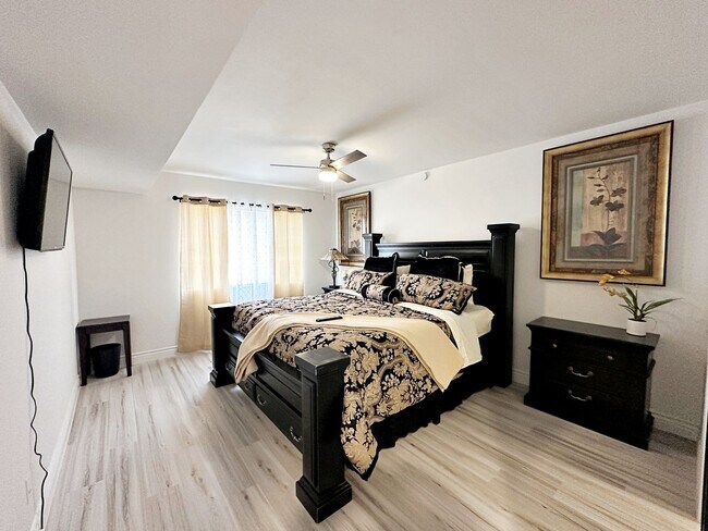 Building Photo - FULLY FURNISHED 2 BEDROOM CONDO WITH STRIP VIEWS