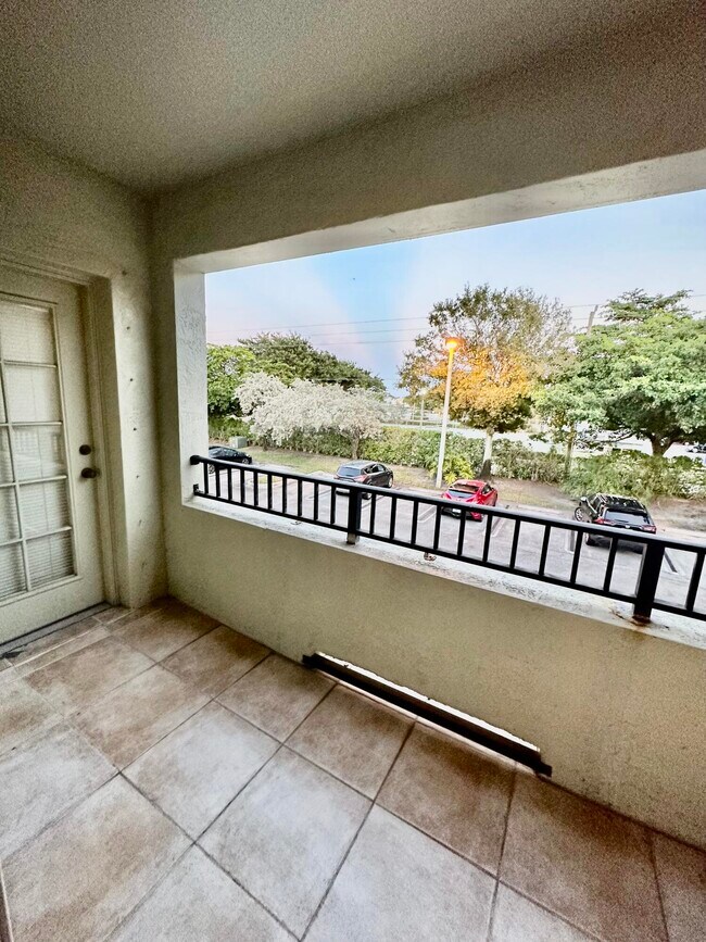 Building Photo - 1602 Belmont Pl