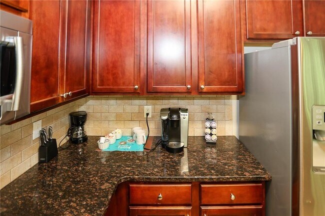 Building Photo - 7116 Blairs View Dr