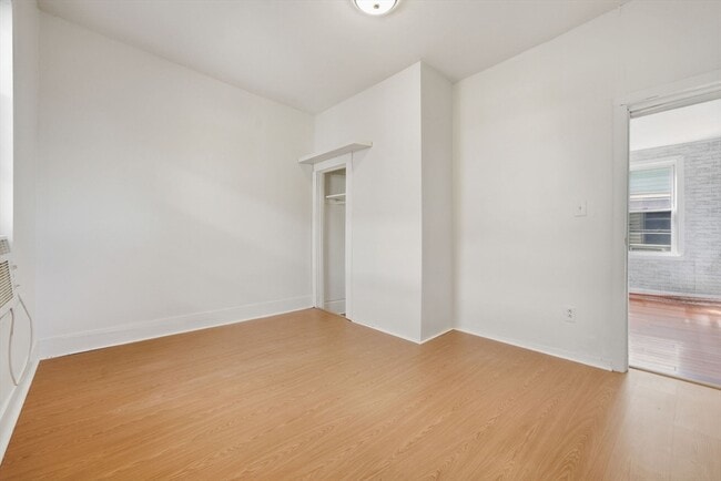 Building Photo - 281 River St