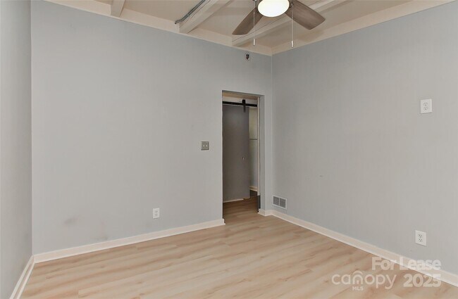 Building Photo - 3111 Spring Valley Rd