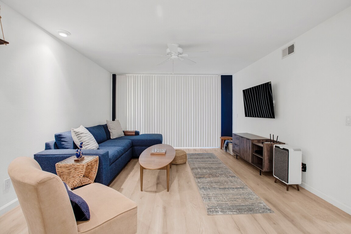 Building Photo - 1140 E Ocean Blvd