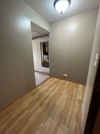 Building Photo - Runaway bay Condo Apartment