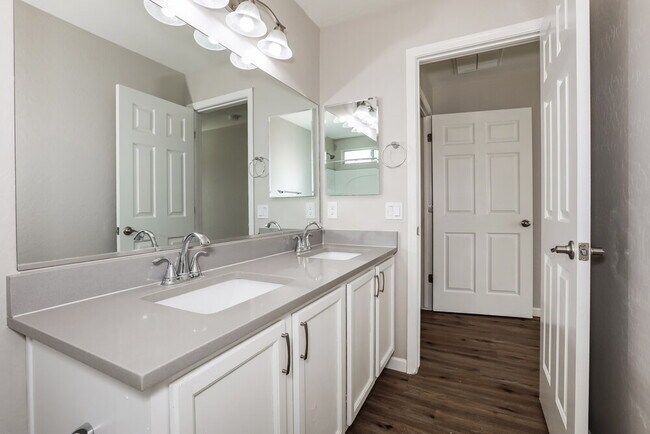 Building Photo - 4665 E Pinto Valley Rd